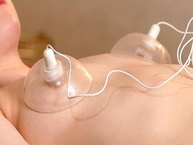 低身長美少女の不感症改善M性感エステ！ちっぱい乳首弄り・首絞め・イラマ・ポルチオ責め施術で覚醒する！無毛マ●コに種付けプレスで中出しイキ！ 三葉やよい　サンプル画像04